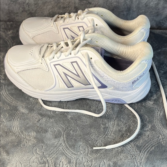 New Balance White and Light Gray 847v3 Lace-Up Athletic Sneakers - Picture 5 of 6